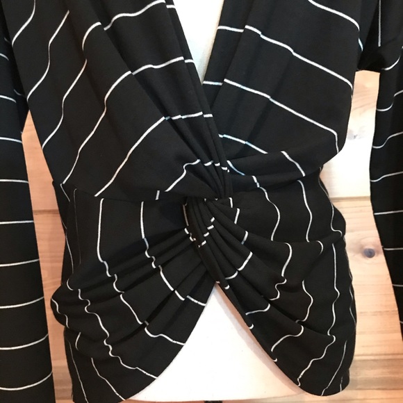 NWOT Super Cute Top- Knotted V Back - Picture 3 of 8